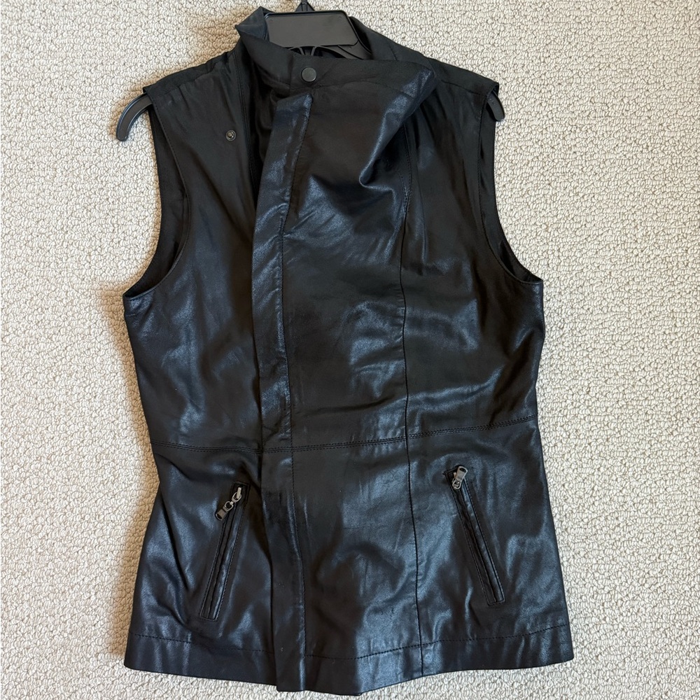 Kenna T- Long leather vest.